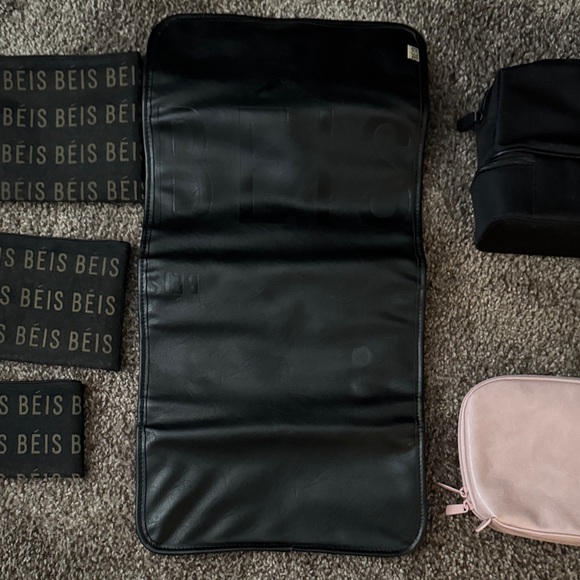 Béis Black & Blush Travel Pouch Set - Picture 9 of 12